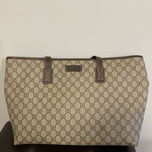 GUCCI GG Supreme Monogram Medium Zippered Shopping Tote Dark Brown (used)